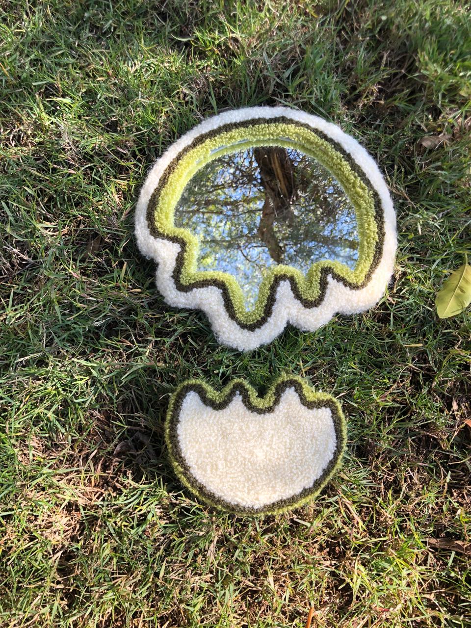 مرآة يدوية الصنع - Punch needle