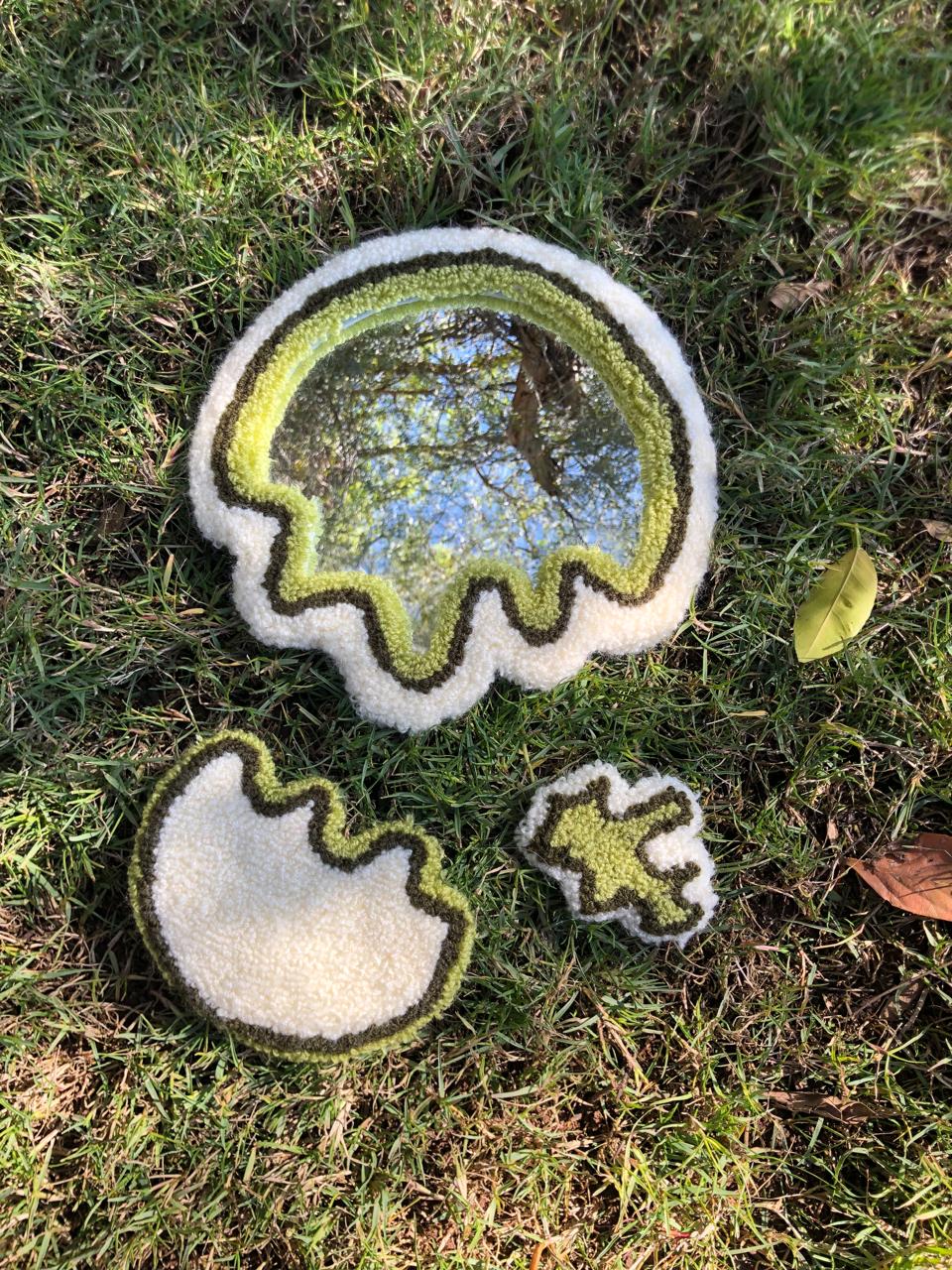 مرآة يدوية الصنع - Punch needle